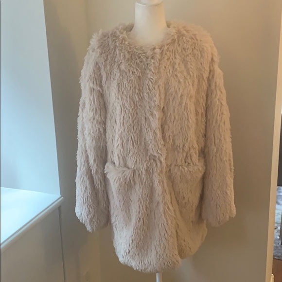 Sanctuary Jackets & Blazers - NWT Sanctuary super soft cream faux fur coat